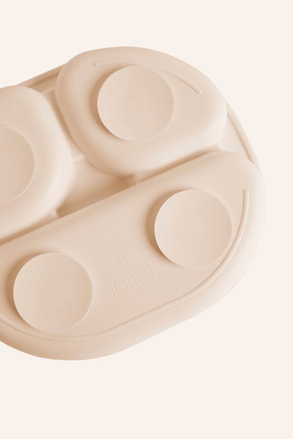 PLATO VENTOSA + CUBIERTOS VAINILLA